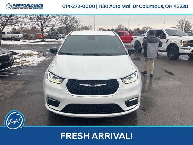 2025 Chrysler Pacifica Plug-In Hybrid Select