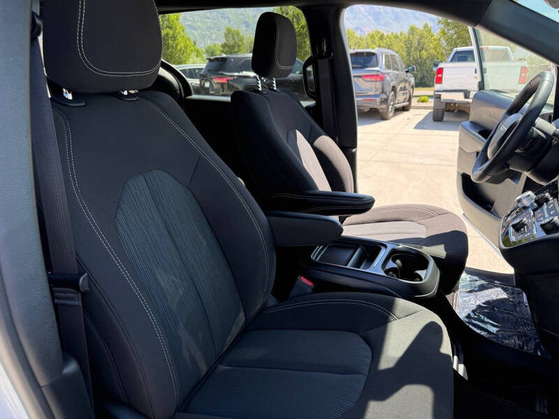 2024 Chrysler Pacifica Touring