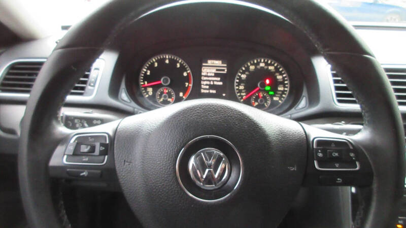 2015 Volkswagen Passat 1.8T SE
