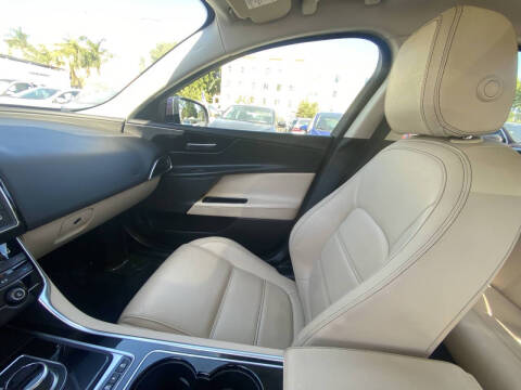 2017 Jaguar XE 25t Prestige