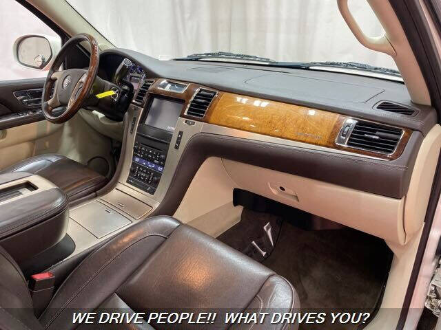 2011 Cadillac Escalade Platinum Edition