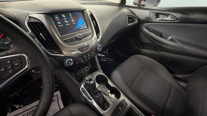2017 Chevrolet Cruze LT Auto