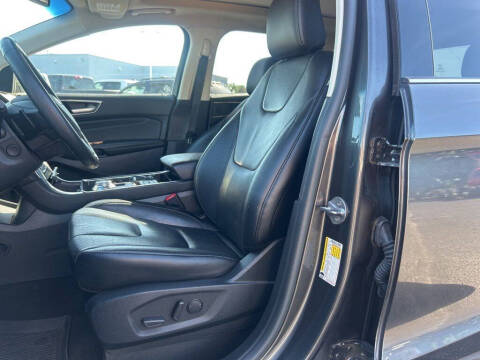 2020 Ford Edge Titanium