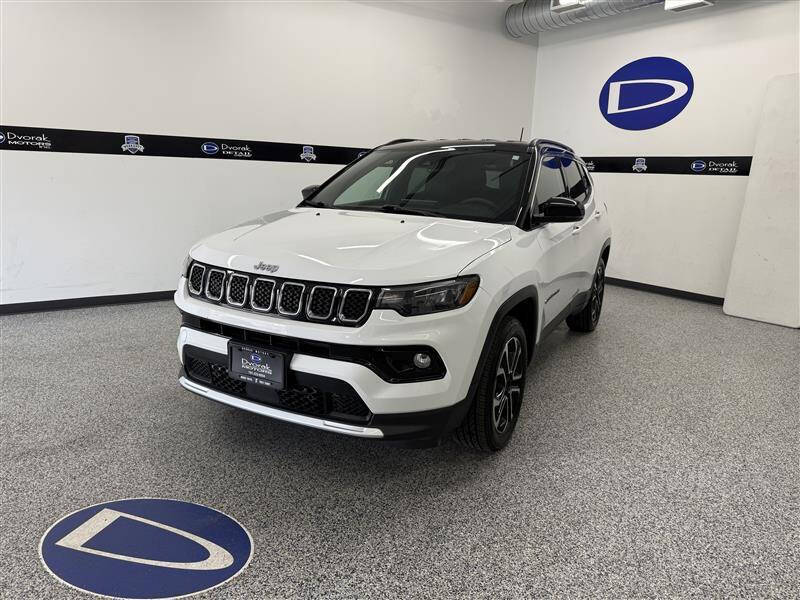 White 2023 Jeep Compass Limited 4x4 Limited 4dr SUV 1