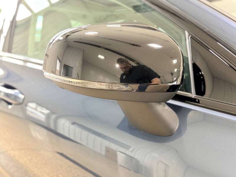 2024 Volvo S60 Recharge T8 Core Dark Theme