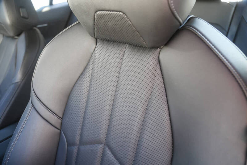 2025 BMW 5 Series 530i