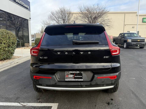 2025 Volvo XC40 B5 Plus Bright Theme