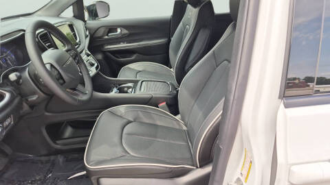 2027 Chrysler Pacifica Limited