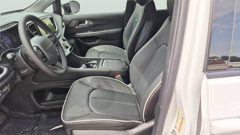 2027 Chrysler Pacifica Limited