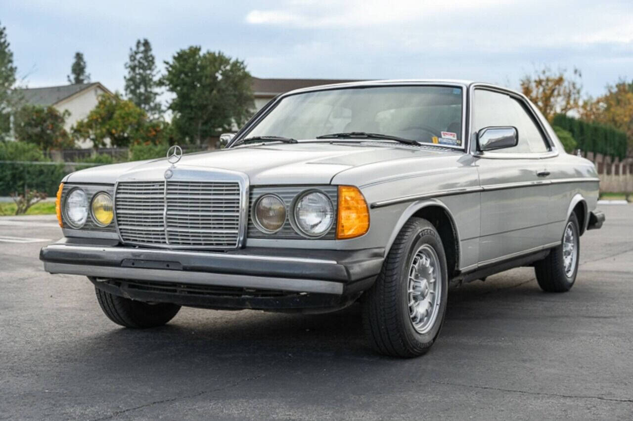 1982 Mercedes-Benz 300-Class 1