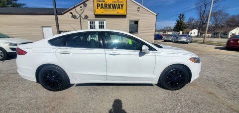 2017 Ford Fusion for sale at Parkway Motors in Springfield IL