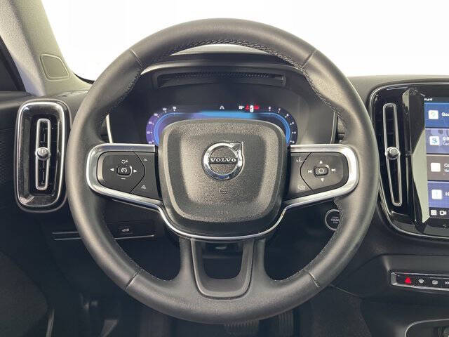 2024 Volvo XC40 B5 Plus Bright Theme