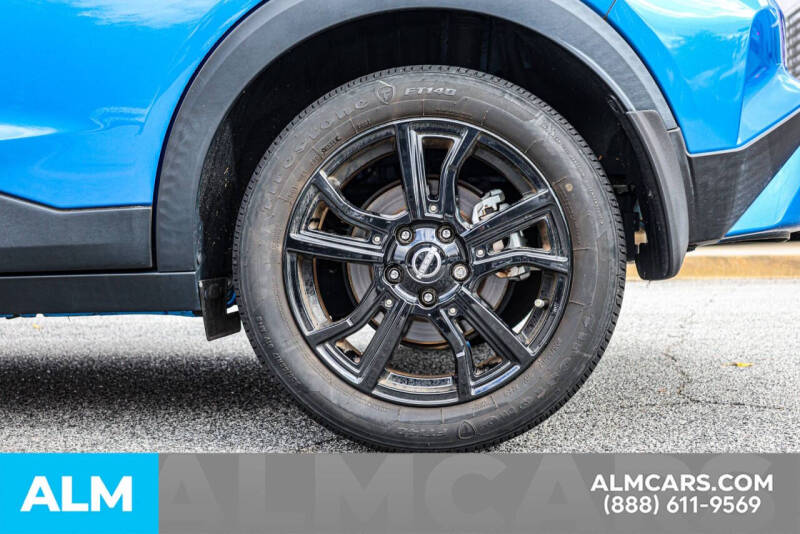 2022 Nissan Kicks SR