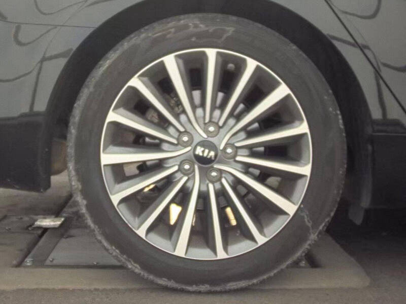 2019 Kia Cadenza Premium