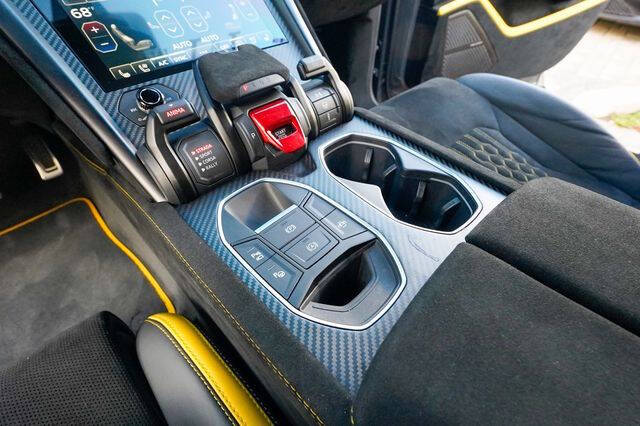 2023 Lamborghini Urus Performante