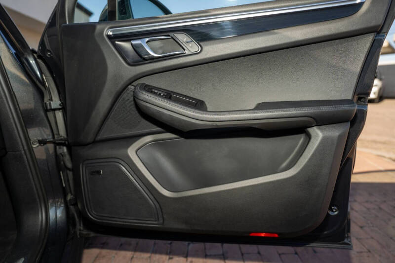 2017 Porsche Macan S