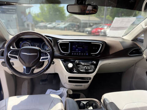 2017 Chrysler Pacifica Touring-L