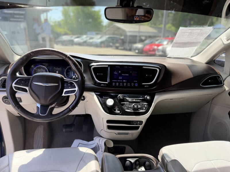 2017 Chrysler Pacifica Touring-L