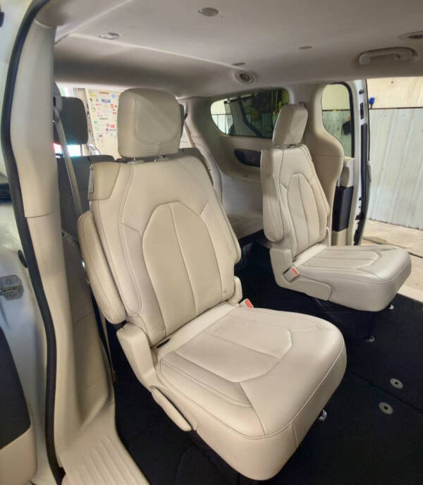 2017 Chrysler Pacifica Touring-L