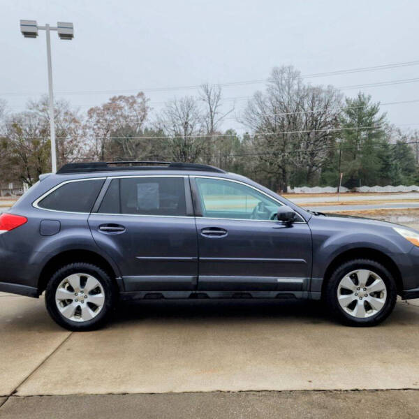 2011 Subaru Outback I Premium photo 2