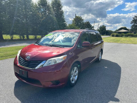 2014 Toyota Sienna LE 8-Passenger