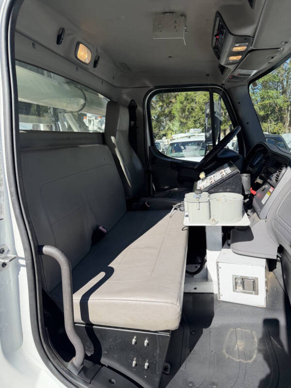 2014 Freightliner M2 106