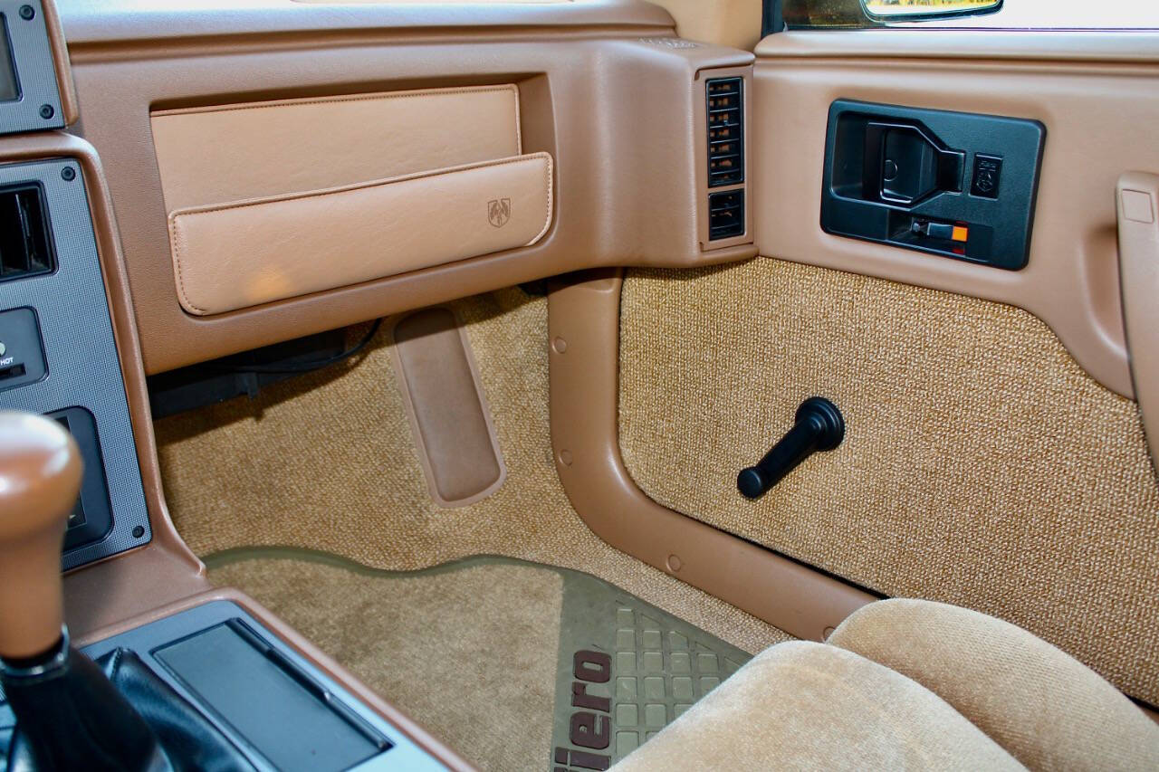 1988 Pontiac Fiero 32