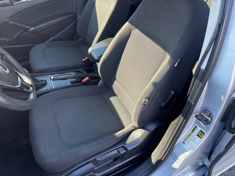 2016 Volkswagen Passat 1.8T R-Line