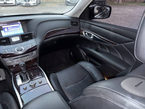 2012 Infiniti M37