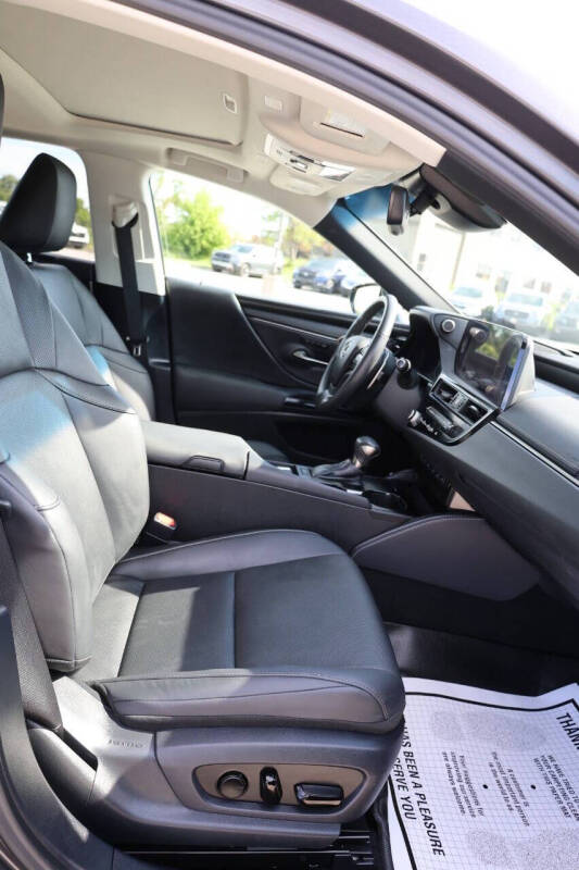 2023 Lexus ES 250