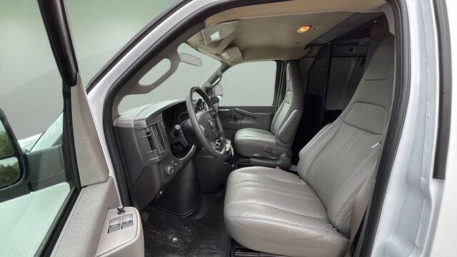 2025 Chevrolet Express 2500