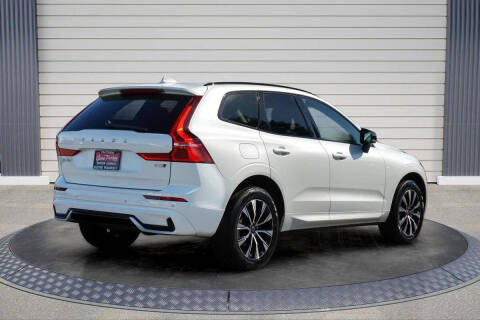 2025 Volvo XC60 B5 Core Dark Theme