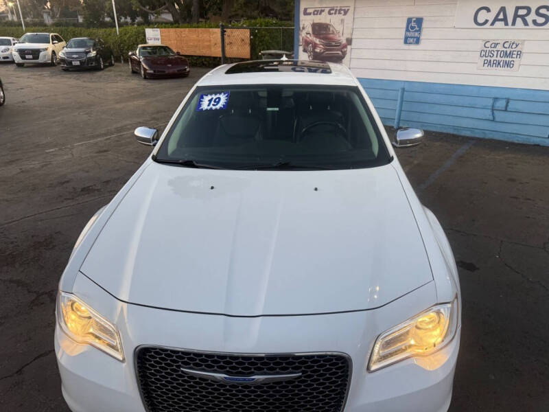 2019 Chrysler 300 Limited