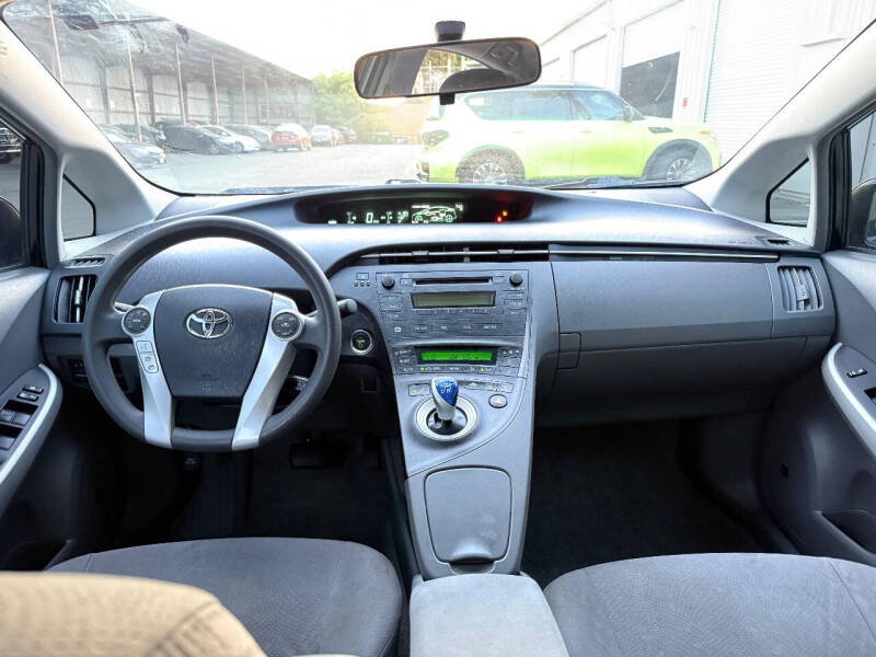 2010 Toyota Prius III