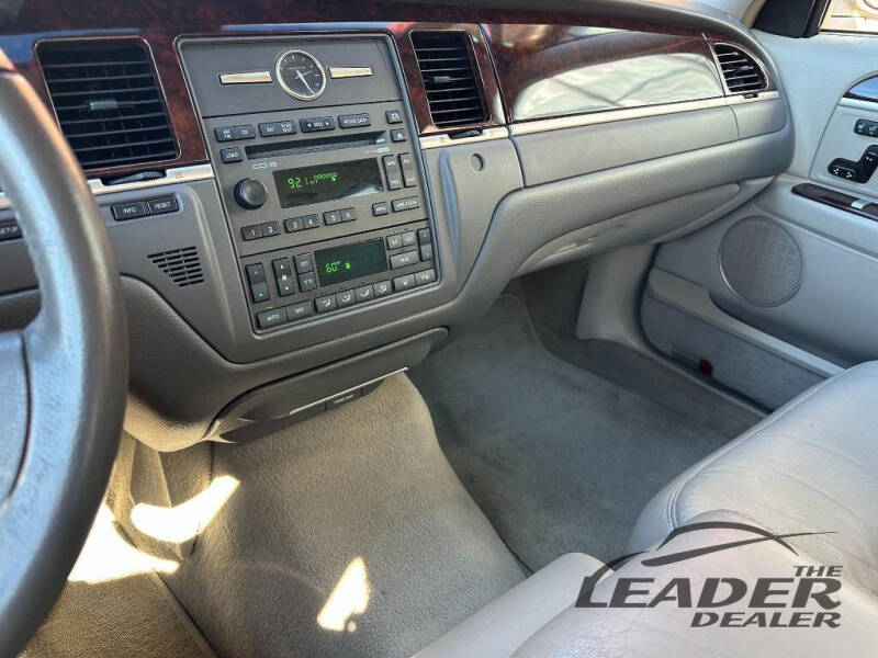 2011 Lincoln Town Car Signature Limited