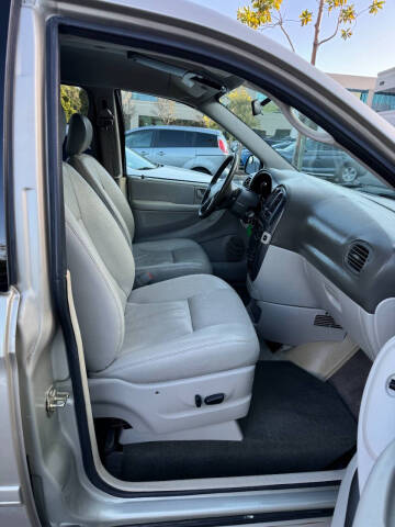 2005 Dodge Grand Caravan SXT