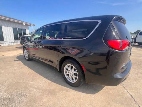 2022 Chrysler Voyager LX