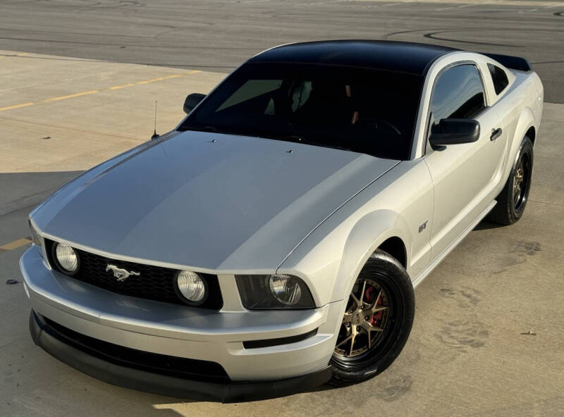 2005 Ford Mustang GT Premium