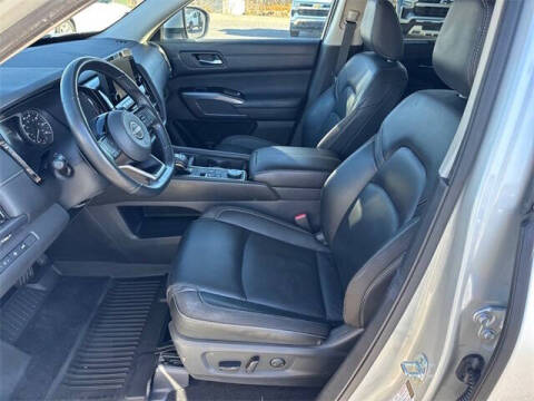 2022 Nissan Pathfinder SL