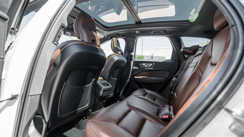 2021 Volvo XC60 T5 Momentum