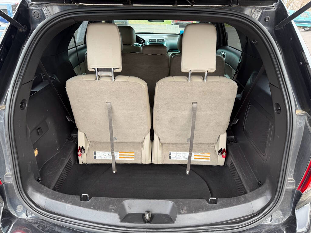 2015 Ford Explorer 29