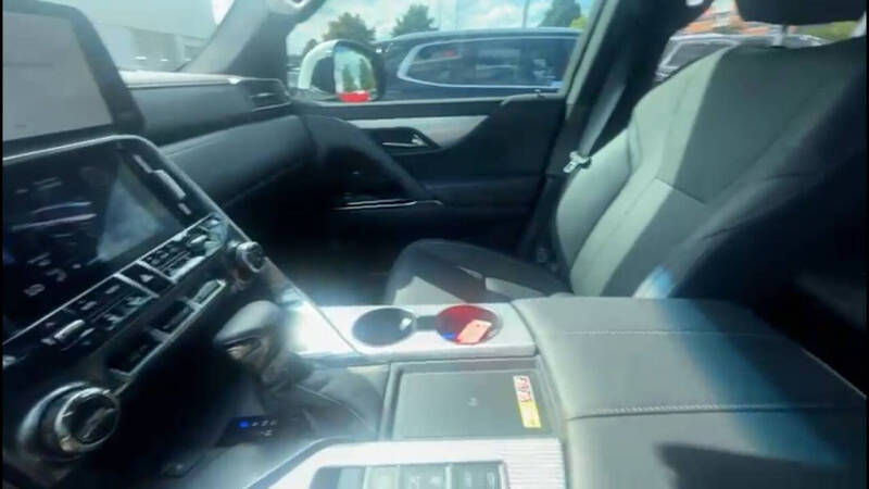 2025 Lexus LX 600 F SPORT Handling