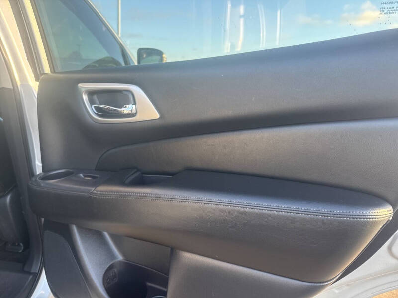 2020 Nissan Pathfinder SV