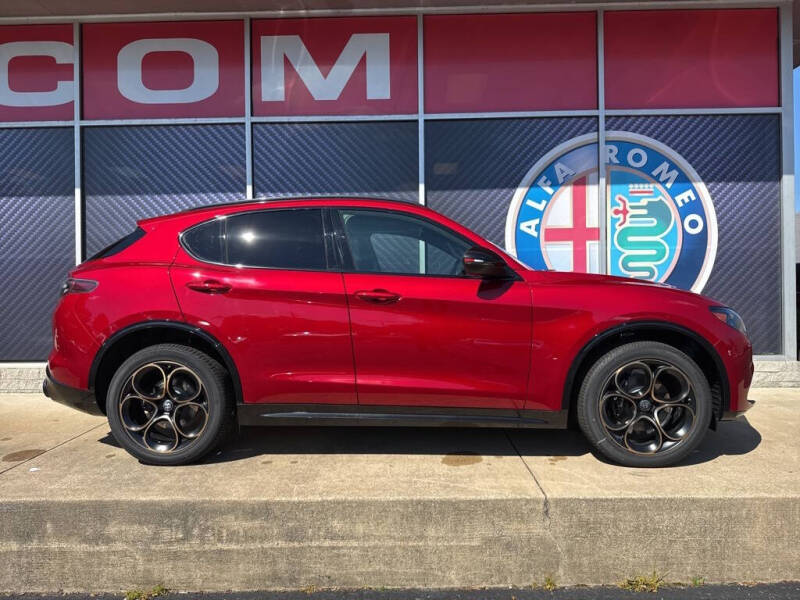 2025 Alfa Romeo Stelvio Intensa