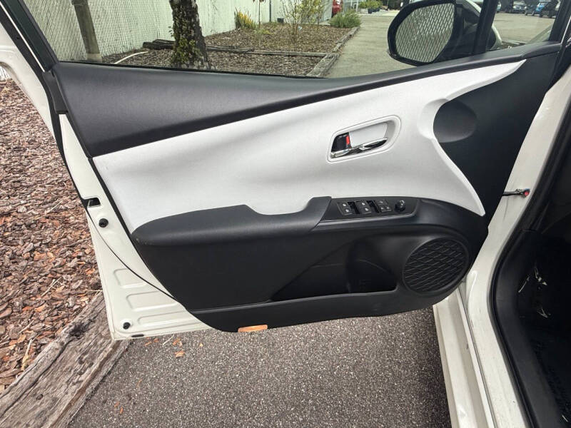 2017 Toyota Prius Three Touring