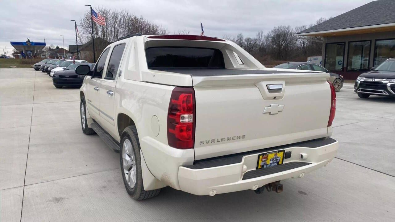 2013 Chevrolet Avalanche for sale at Newcombs North Certified Auto Sales in Metamora, MI