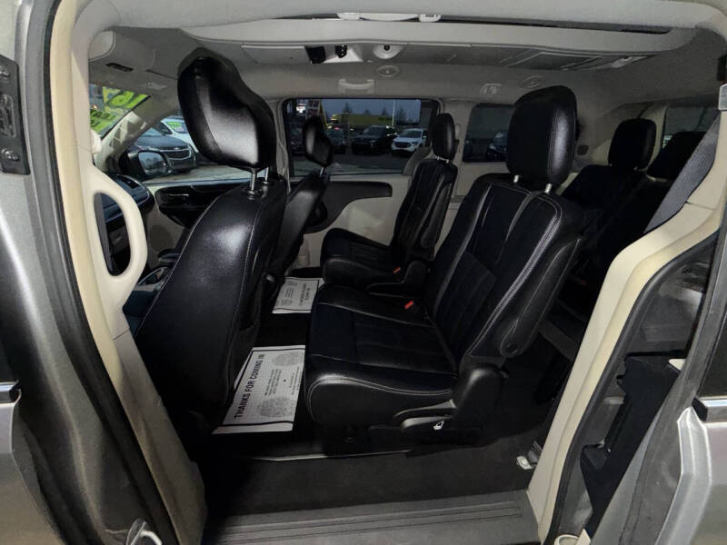 2016 Chrysler Town and Country Touring