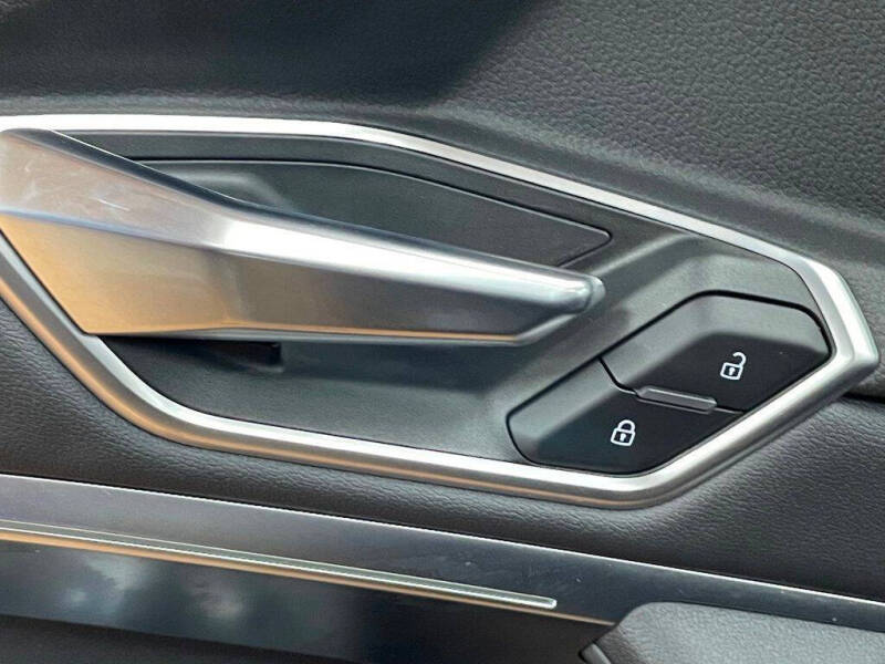 2021 Audi e-tron quattro Premium