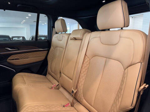 2023 Jeep Grand Cherokee Summit