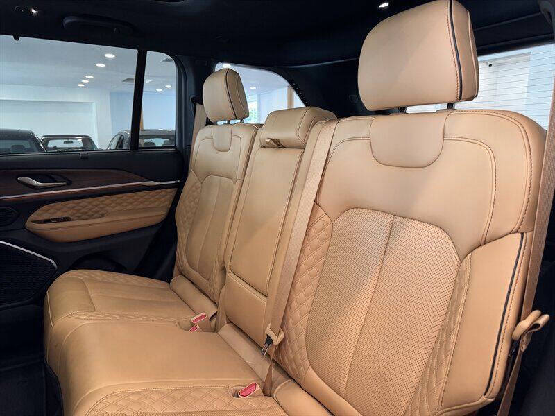 2023 Jeep Grand Cherokee Summit